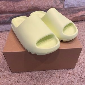 Yeezy Slides Size 7